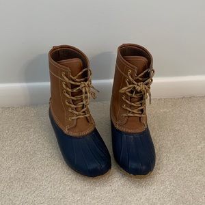 Women’s navy winter/rain boots